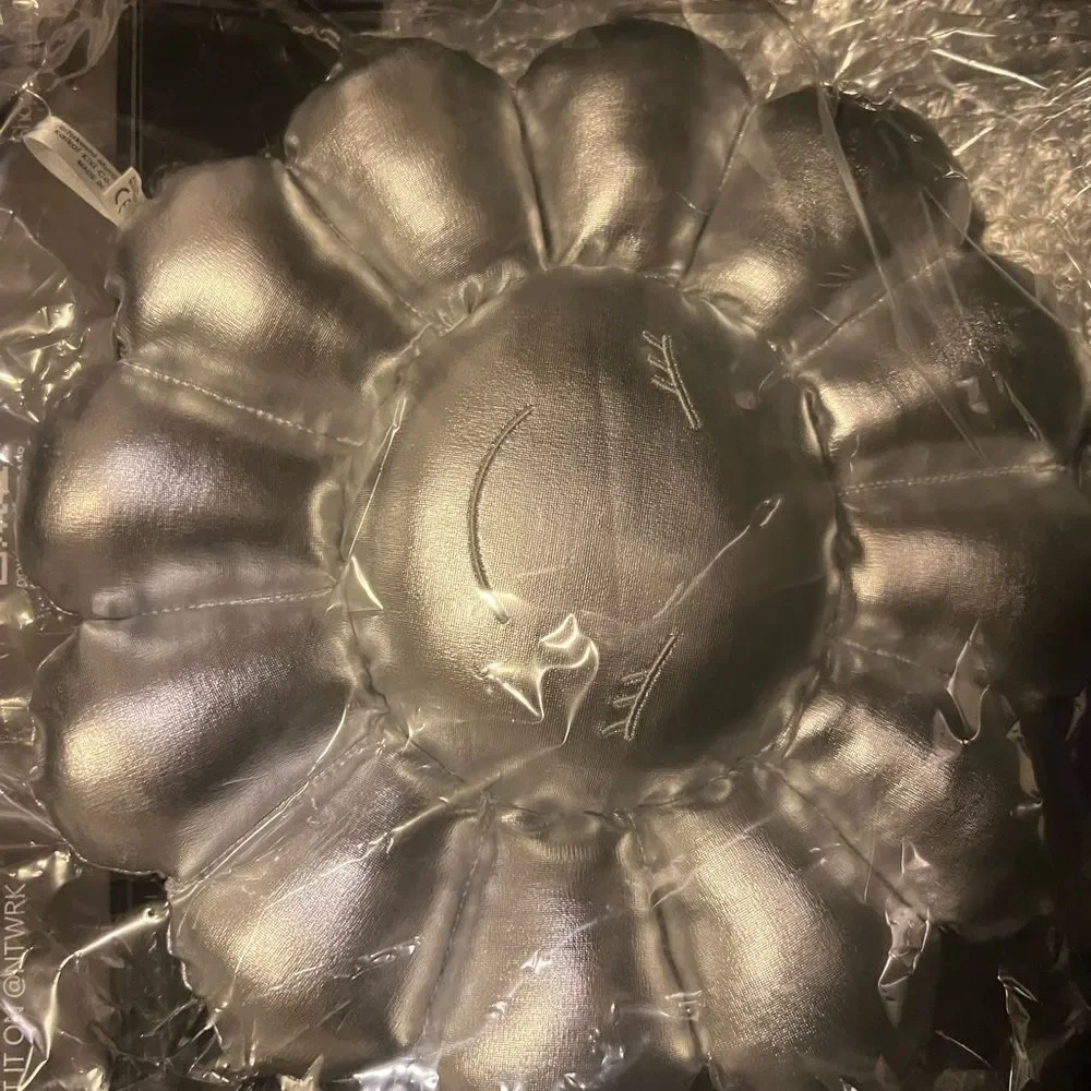 Takashi Murakami Flower Silver Cushion Pillow Plush 30cm kaikai kiki